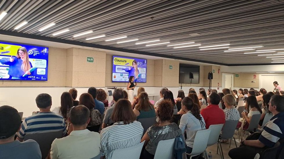El programa STEM Talent Girl clausura su curso en Valladolid tras impulsar la vocación científica de 195 alumnas.
