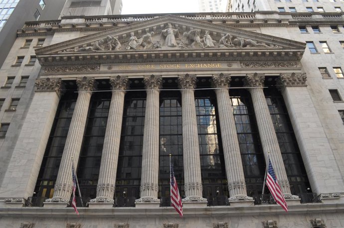Archivo - Lazard advierte de que la brecha bursátil tecnológica triplica a las de las empresas puntocom.