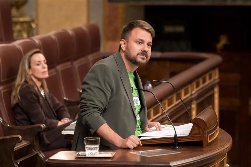 El diputado de Compromís Alberto Ibáñez interviene durante una sesión plenaria en el Congreso de los Diputados, a 19 de mayo de 2026, en Madrid (España). 
