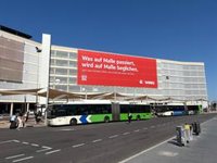 Aena niega que el cartel en el aeropuerto de Palma incentive el turismo de excesos
