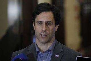 Santiago, 3 de julio de 2023. Luis Silva realiza punto de prensa luego de la  Sesion N¡23 de la Comision de Sistema Politico, Reforma Constitucional y Forma de Estado  Dragomir Yankovic/Aton Chile