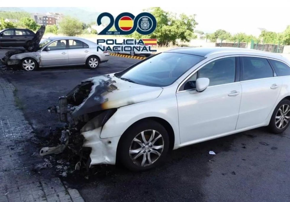 En Libertad Un Hombre Tras Incendiar Cinco Vehículos Después De Discutir Con Su Expareja En Ponferrada (León)