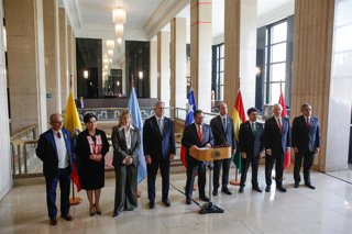 Santiago, 28 de mayo de 2026.  El ministro de Relaciones Exteriores, Francisco Perez Mackenna, junto con ministros entregan declaraciones al cierre de la Reunion de Alto Nivel Compromiso Regional de Santiago Contra la Delincuencia Organizada