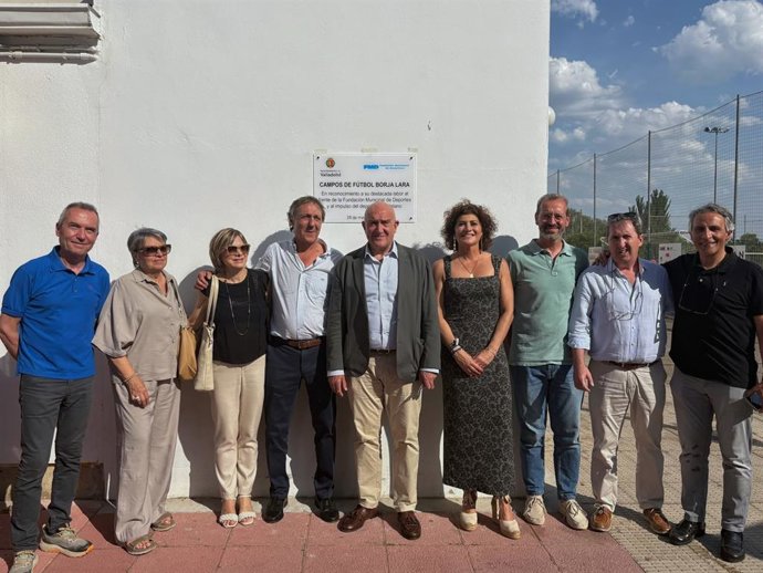El alcalde de Valladolid, Jesús Julio Carnero, en el acto de reconocimiento a Borja Lara celebrado en los campos de fútbol de San Isidro, que pasan a llevar su nombre