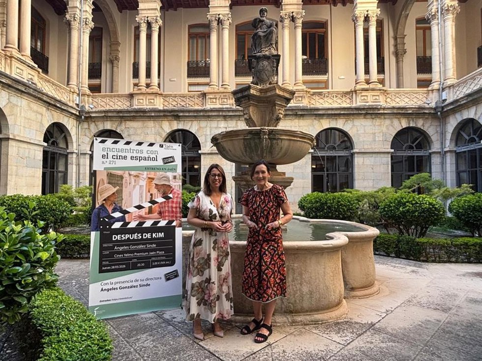 La directora madrileña Ángeles González Sinde junto a la diputada de Cultura y Deportes, África Colomo.