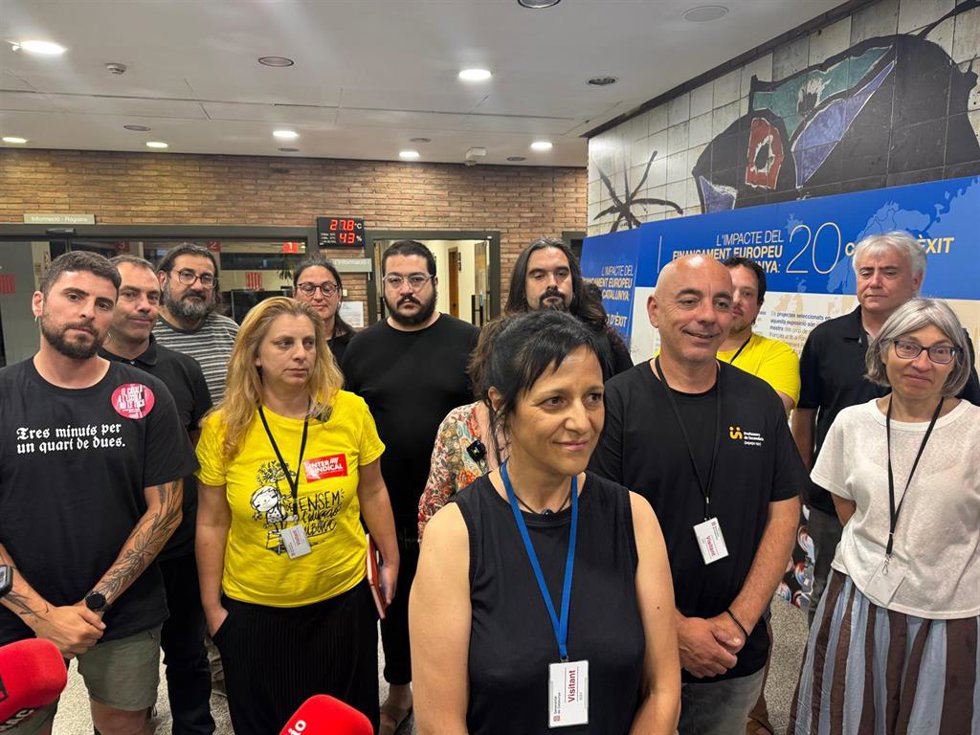 Representantes sindicales antes de encontrarse de nuevo con Niubó