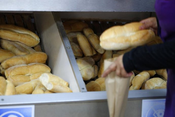 Valparaiso, 14 de julio de 2023  Trabajo en la panaderia Superba.   Sebastian Cisternas/Aton Chile