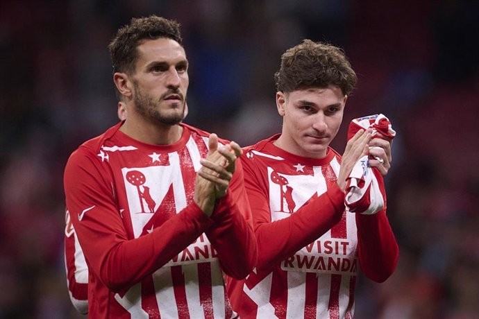 Archivo - Koke Resurreccion y Julián Álvarez