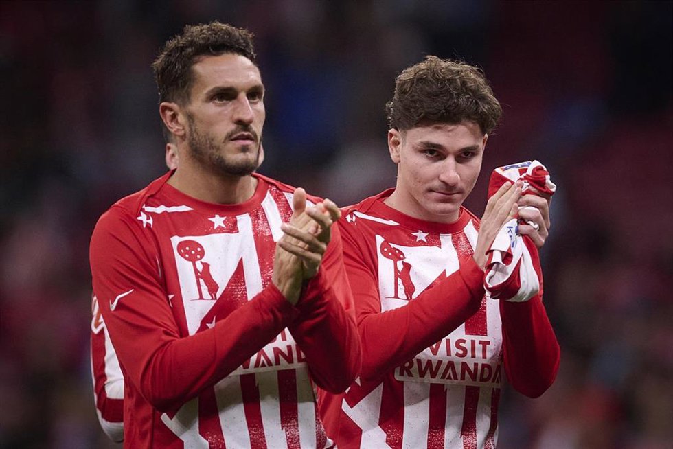 Archivo - Koke Resurreccion y Julián Álvarez