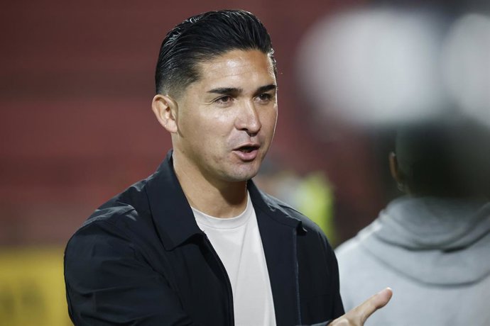 Futbol, Palestino vs Deportes La Serena Fecha 12, Liga de Primera 2026. El entrenador de Deportes La Serena Felipe Gutierrez es fotografiado durante un partido de la Liga de primera realizado en el estadio Santa Laura de Santiago,