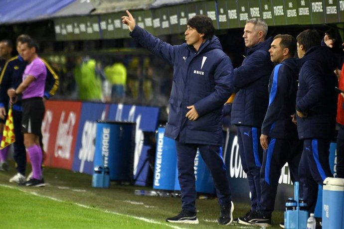 Futbol, Boca Juniors vs Universidad Catolica  Copa Libertadores 2026. El entrenador de Universidad Catolica Daniel Garnero durante el partido del grupo D de la Copa Libertadores contra Boca Juniors realizado en el Estadio La Bombonera de Buenos Aires,