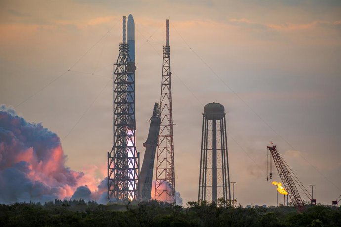 Archivo - Arquivo - 22 de abril de 2026, Cabo Canaveral, Flórida, Estados Unidos da América: O foguete New Glenn da Blue Origin, transportando a missão BlueBird 7, decola do Complexo de Lançamento 36 na Estação da Força Espacial de Cabo Canaveral, em 19 d