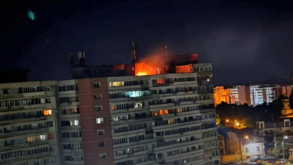 Un bloque de viviendas de la ciudad rumana de Galati tras sufrir el impacto de un dron