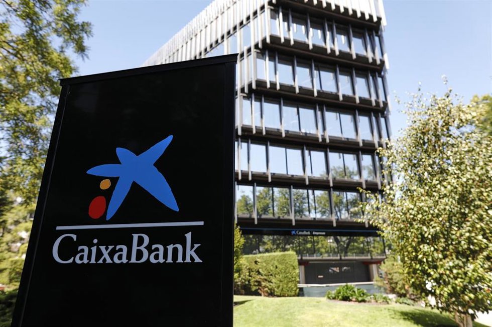 Archivo - Distintivo y logo de Caixabank
