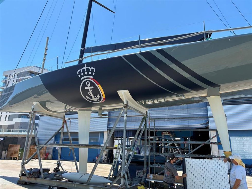 La Armada Española estrena el 'Hispania', su nuevo velero de alta competición