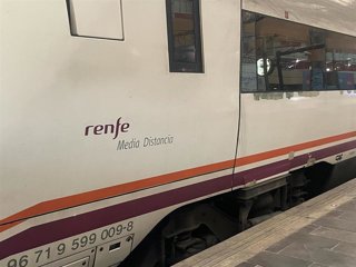 Archivo - Delicias, tren, AVE, Cercanias, via tren, estación, RENFE, vagón tren, media distancia,