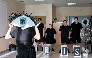 Archivo - Ensayo del espectáculo 'Iris' de Includanza en la sede de BRIAN en el Centro Ocupacional de la entidad en Carrión de los Condes (Palencia).