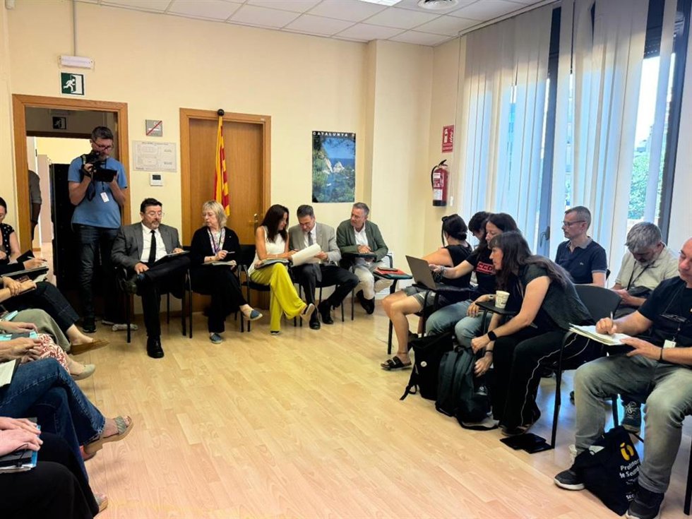 Comienza la octava mesa de Educació con Niubó y sindicatos, tras el cierre en la Conselleria