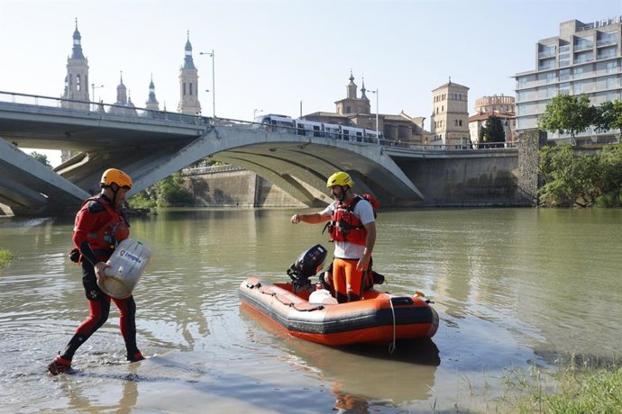 Tratamiento preventivo contra la mosca negra en el río Ebro.