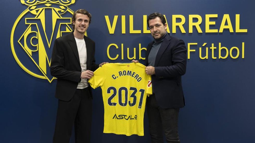 Renovación del futbolista Carlos Romero con el Villarreal CF hasta 2031