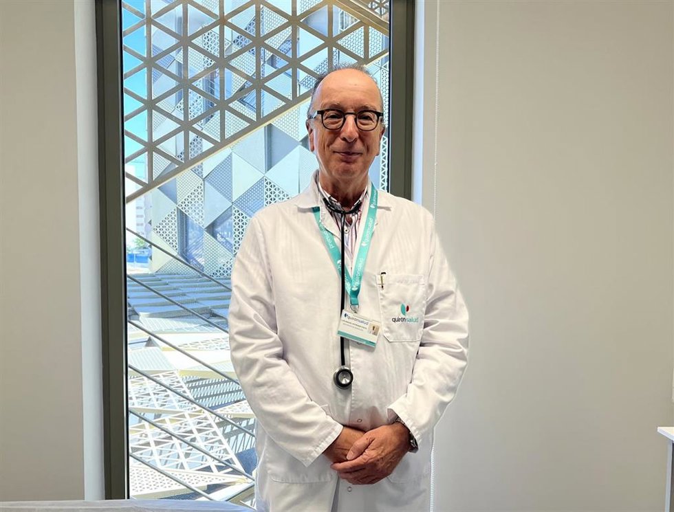 El doctor Luis Manuel Entrenas, jefe de servicio de Neumología del Hospital Quirónsalud Córdoba.