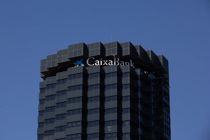 Archivo - Façana de la seu de CaixaBank a Barcelona