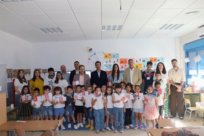 Visita a las actuaciones de climatización del colegio 'Carrasco Alcalde' de Herencia.