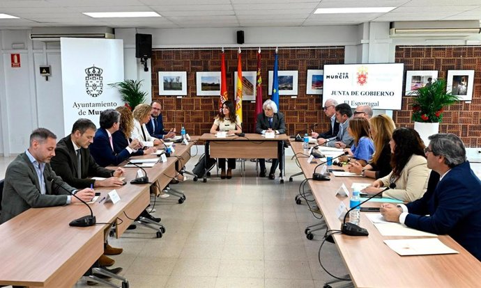 La Junta de Gobierno de esta semana se ha celebrado enla pedanía de El Esparragal