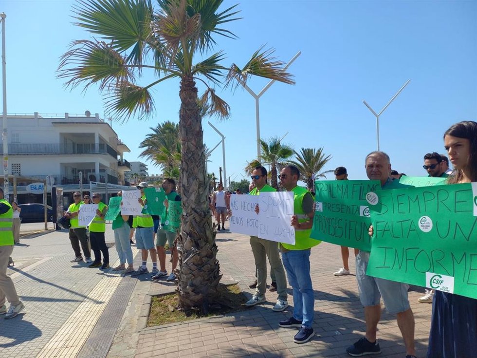 Delegados sindicales del CSIF protestan en la presentación del refuerzo policial de Palma.