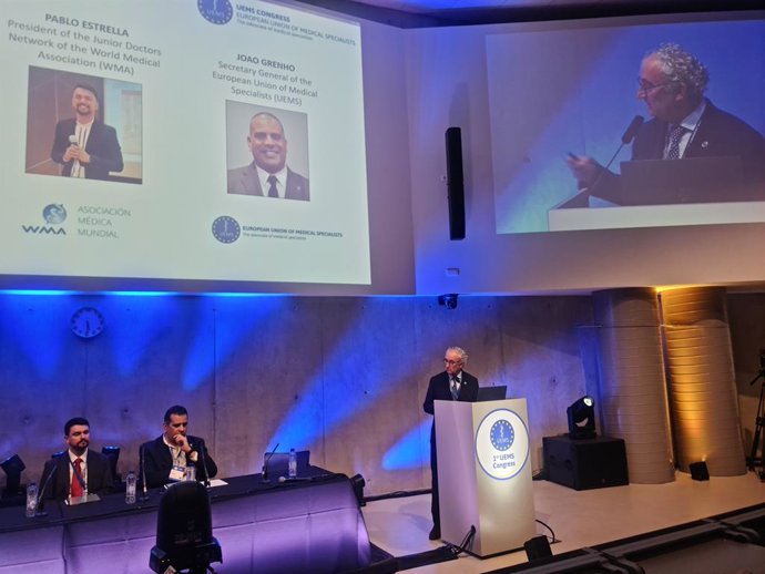 El presidente de la Organización Médica Colegial, Tomás Cobo, en el Congreso de la Unión Europea de Médicos Especialistas.