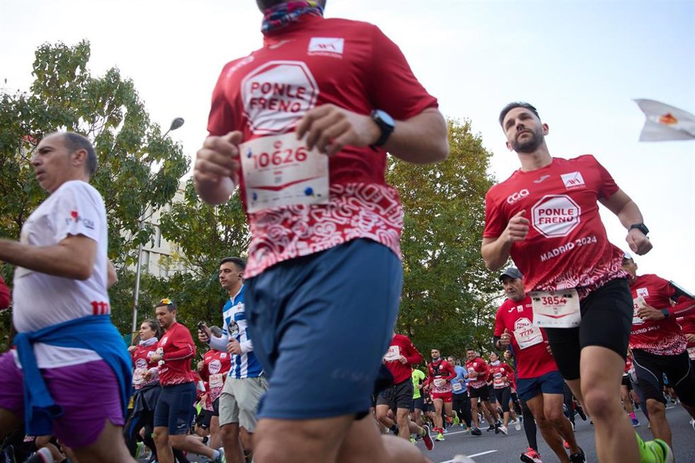 Archivo - Varias personas participan en la Carrera Ponle Freno en Madrid.
