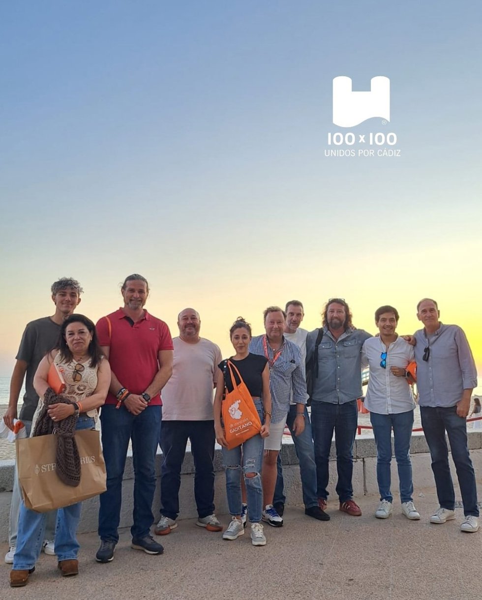 Componentes de 100x100 Unidos Cádiz para las municipales en la capital gaditana.