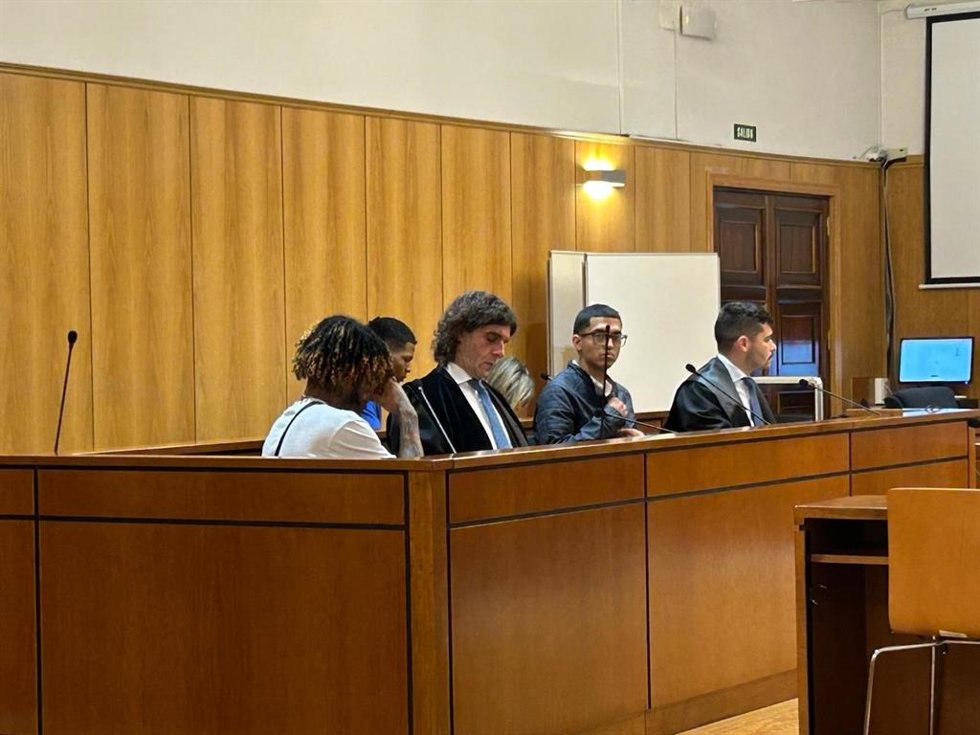 Trib.-El DDP acuchillado por los Trinitarios identifica al autor material y a los otros dos acusados como copartícipes