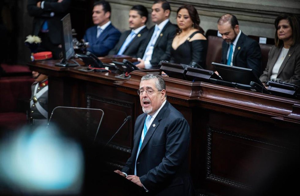 Archivo - El presidente de Guatemala, Bernardo Arévalo, durante una intervención parlamentaria.