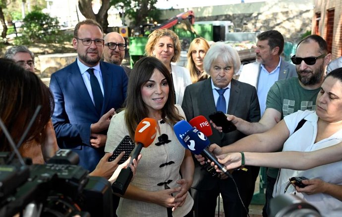 La alcaldesa de Murcia, Rebeca Pérez, atiende a los medios de comunicación