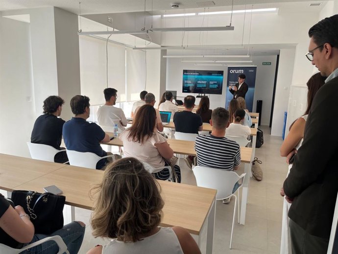 Jornada de presentación de 'ORUM' en el Centro de Negocios Activa San Javier