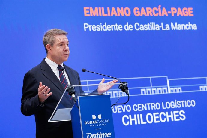 El presidente de Castilla-La Mancha, Emiliano García-Page, inaugura, en Chiloeches, la nave logística que la empresa Ontime tiene en el Polígono Industrial ‘La Vega’ de esta localidad.