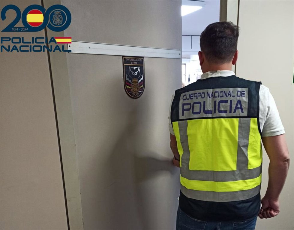 Una mujer que maltrataba a su madre intenta arrojarse al vacío desde 35 metros para no ser detenida.
