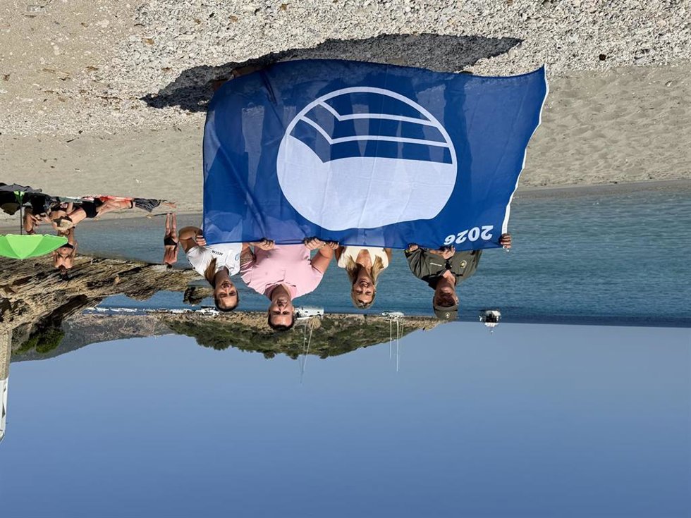 La playa de Sant Elm renueva la Bandera Azul por segundo año consecutivo.