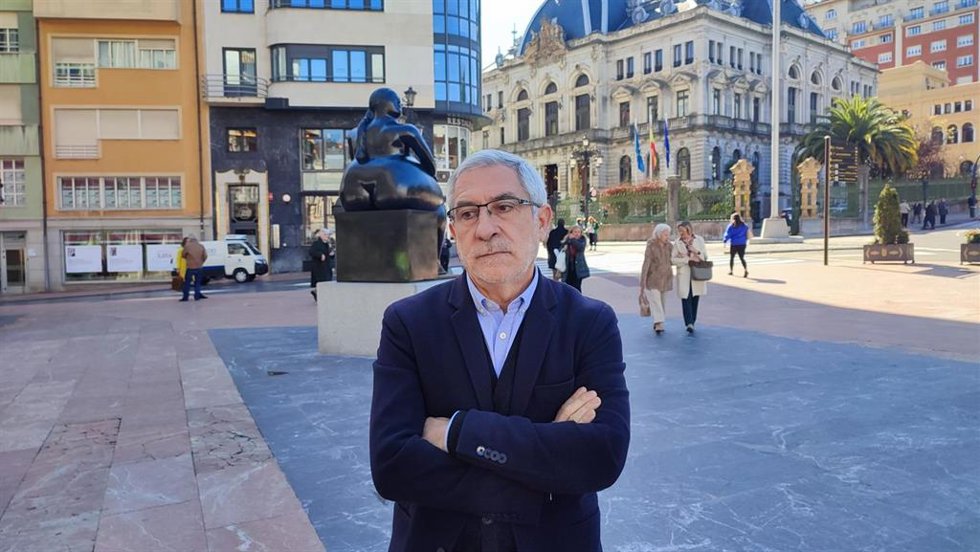 Archivo - El portavoz de IU-Convocatoria por Oviedo, Gaspar Llamazares.