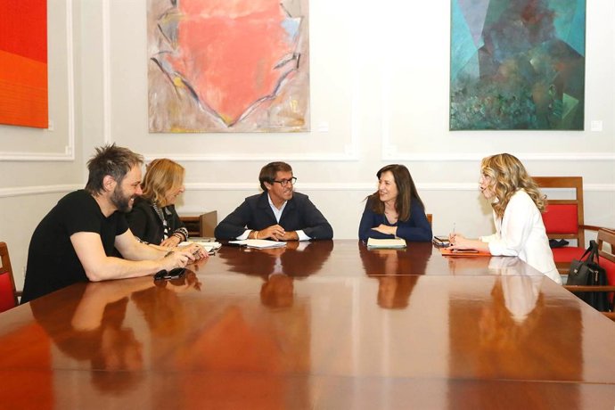 Diputación de Alicante y Generalitat Valenciana firman un convenio para "reforzar" la colaboración cultural