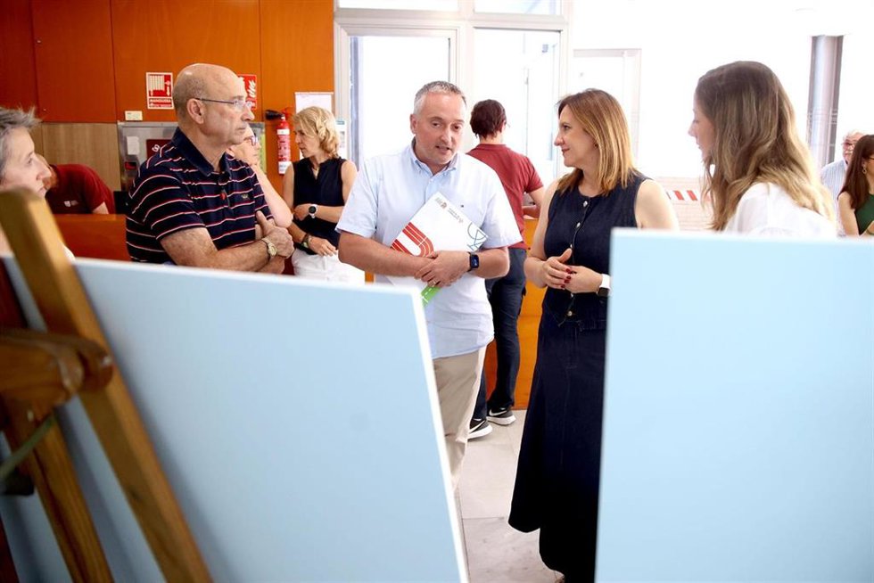 La alcaldesa de València, María José Catalá, visita el Complejo La Petxina
