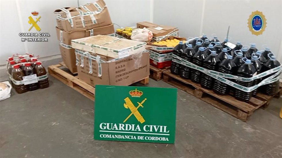 Aceite intervenido en la feria de Córdoba.