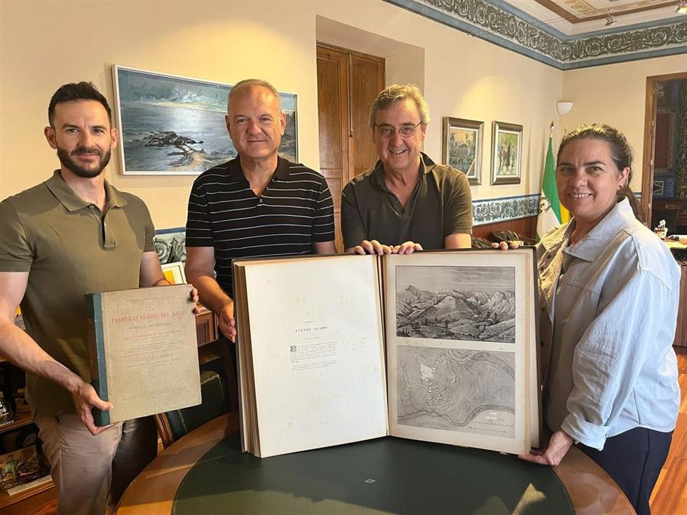 Presentación del ejemplar original de 1890 de 'Las primeras edades del metal en el sudeste de España' adquirido por el Ayuntamiento de Cuevas del Almanzora (Almería).
