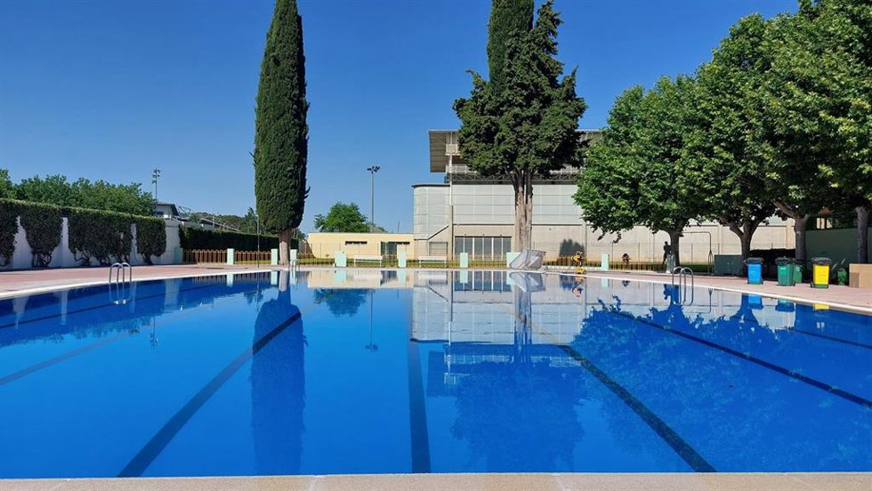 Archivo - Piscina de San Jorge de la ciudad de Huesca.