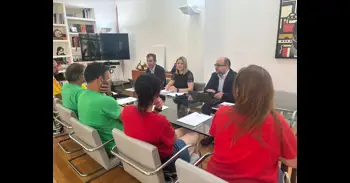 La negociació entre Educació i sindicats per a intentar posar fi a la vaga indefinida s'avança al diumenge