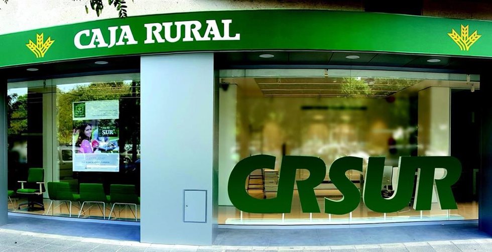 Archivo - Imagen de archivo de una sucursal de Caja Rural del Sur.