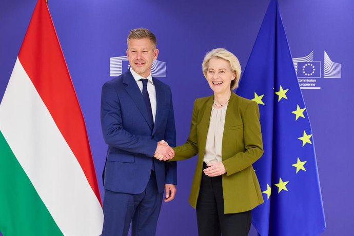 El primer ministre d'Hongria, Péter Magyar, i la presidenta de la Comissió Europea, Ursula von der Leyen.