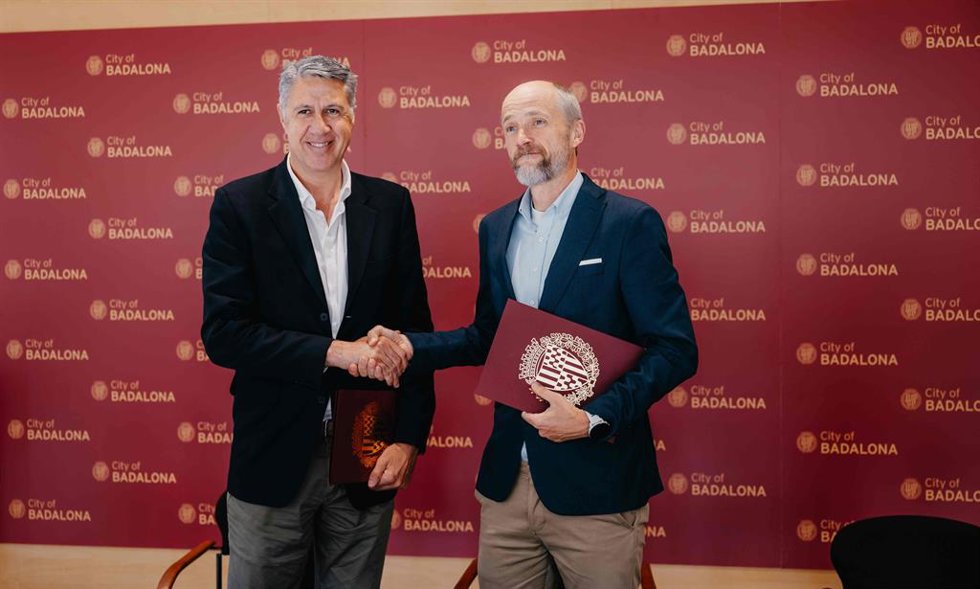 El alcalde de Badalona (Barcelona), Xavier Garcia Albiol, y el director general de Caprabo, Edorta Juaristi