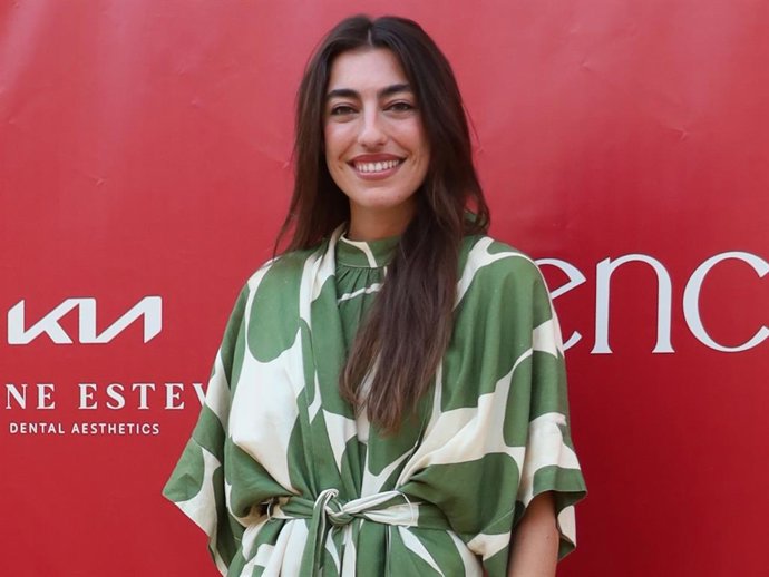 Claudia Jiménez asiste al desfile de la firma Encinar en el patio Carlos III de la real Fábrica de Artillería de Sevilla